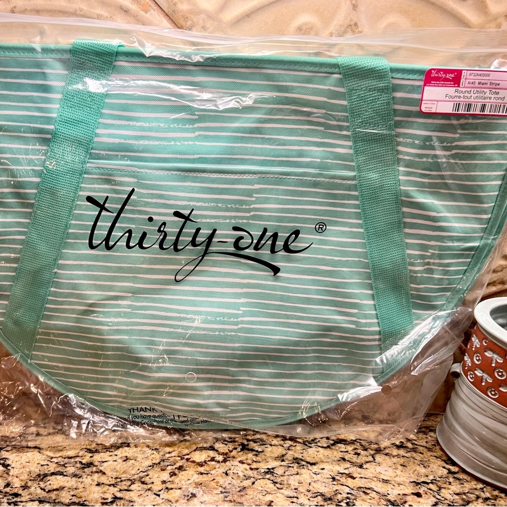 Thirty one Round Utility Tote